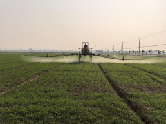汇口镇：科技守护麦田 小麦送来今冬初次机械化